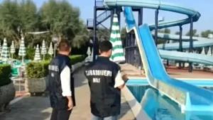 Bocchettoni killer nelle piscine: impianti chiusi e multe alle Terme