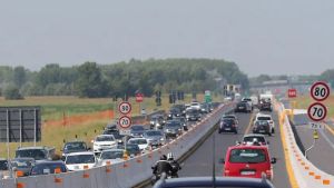 Esodo d'agosto, scatta il bollino nero in autostrada: previsti oltre 200 mila transiti e task force di 300 operatori