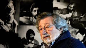 La magia di Guccini, le citazioni a memoria nell’epoca in cui ricordare non serve più: sappiamo le canzoni senza saperlo