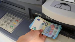 Έκθεση – καταπέλτης για το πραγματικό διαθέσιμο εισόδημα: Η Ελλάδα στην τελευταία θέση του ΟΟΣΑ