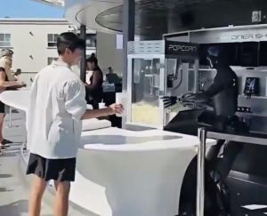 (VIDEO) YouTuber Tries To Prank Tesla's Optimus Robot At Diner, Ends Up Getting Pranked Right Back