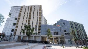 Fiasco de la climatización sostenible de los pisos públicos de Glòries: calor persistente y facturas de 120 euros