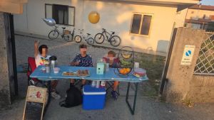 Caso limonata a Pradamano, la polizia locale: «Mai incontrati i ragazzi, ecco com’è andata»