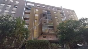 Udine, fiamme in un balcone in via Val Saisera: intervengono i pompieri