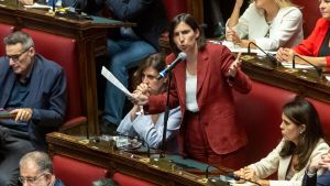 Schlein pronta a festeggiare la sua legge sul cinema, ma il M5s di Conte la sabota