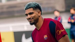 Ronald Araujo jugará un año en el Liverpool cedido por el Barça