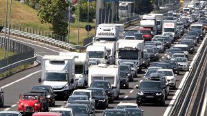 Scatta l’esodo d’agosto: traffico, è bollino nero. I consigli della polizia stradale