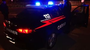 Voghera, carabinieri chiamati per una lite trovano in casa merce rubata: donna denunciata
