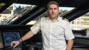 Ποιος «πολιορκεί» τον κάπτεν Βάλλη;