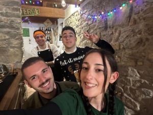 Livorno, coppia di livornesi si trasferisce in un paesino di 70 anime e apre due ristoranti e un ostello