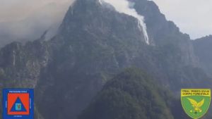 Incendi in Friuli Venezia Giulia, nuovi focolai e riprese: elicotteri in azione tra Tramonti e Trasaghis