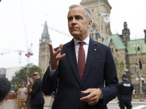 Lorne Gunter: Liberal refugee claimant policy a burden to Canada's health care