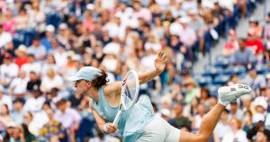 Iga Swiatek finds her nerve at the National Bank Open — and rattles a rival to reach the quarterfinals