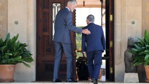 El Rey abraza a Ceuta