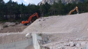 Croda Marcora, 15 mila metri cubi di roccia minacciano l’Alemagna: scatta la bonifica