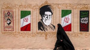 Stallo su Hormuz. L’Iran agli Usa: “Risarciteci, altrimenti non riapriamo