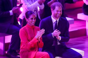 (PHOTOS) Meghan Markle and Prince Harry Share Candid Selfie from Charity Gala Date Night in Canada