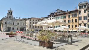 Scontro sui déhor a Udine, il Comune replica alla Soprintendenza: «No a passi indietro, servono al turismo»