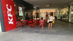 Ecco il plateatico anti degrado davanti al Kfc di Padova