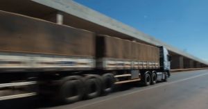 Incerteza sobre nova lei do frete derrubou cargas em até 40% e lotou silos