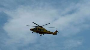 La mamma si infortuna al ginocchio, la figlia viene colta da un attacco di panico: recuperate con l’elicottero a Sella Nevea