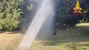 Incendio in una villetta a Montereale Valcellina, in fiamme le bombole del gas: evitata l’esplosione