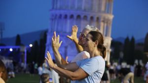 Gran Galà per la Torre. Oltre tremila spettatori nel teatro a cielo aperto di Piazza dei Miracoli