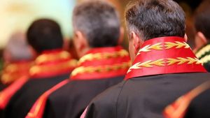 Sanıktan borç para isteyen hakim meslekte kalmamalıdır