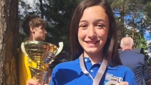 La reginetta della dama, Clara stupisce l’Europa: “Ho imparato in spiaggia. E in gara vado con gli orecchini di mamma e papà”