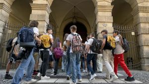Caro scuola a Padova, stangata fino a 600 euro su libri e corredo: i licei in cima ai costi