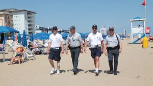 Jesolo, fuma uno spinello in spiaggia: multa di 450 euro per un quindicenne