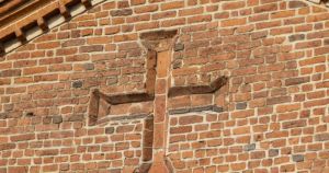 Scomuniche e accuse di satanismo: fra Chiesa e logge tre secoli di odio