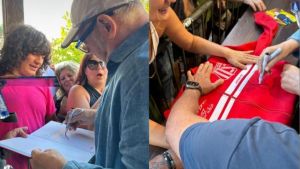 Vasco Rossi saluta Zocca e vola in Puglia: foto ricordo e autografi con i fan