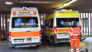 Infortunio sul lavoro a Pozzuolo, operaio precipita dal tetto: è in terapia intensiva