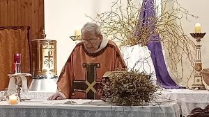 Se n’è andato don Renzo, Montecatini piange il sacerdote. Il commosso saluto della sua comunità
