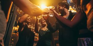 A Memphis restaurant banned all customers under 30 and locals are cheering the decision