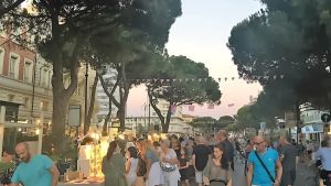 Charlie’s, lo spettacolo itinerante sul lungomare