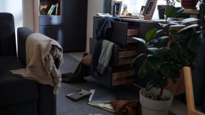 Chiavi clonate e acido nitrico, l'estate choc dei furti in casa. I segnali da cogliere al volo per evitarli