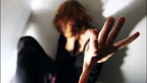 Venezia, entra in casa della ex e la prende a botte: arrestato
