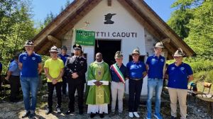 Rientra in chiesa dopo la messa, don Linus multato per divieto di sosta: il suo parcheggio era occupato