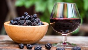 Domaće kupinovo vino: Jednostavan recept za aromatično piće od zrelih kupina