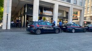 Sedia rotta e lite tra clienti: maxi controllo al Caffè Diemme