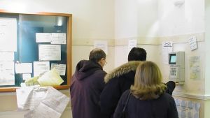 Timbrature anomale e soldi dall’azienda al suo conto: licenziata la furbetta del cartellino. Lei fa causa, il tribunale le dà torto