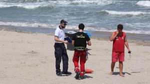 Choc in spiaggia, cadavere di una donna in riva al mare a Pinarella di Cervia