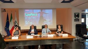 SayFest cresce e conquista tre città: teatro, poesia e musica tra Fano, Pesaro e Urbino