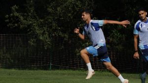 El Real Oviedo hace oficial el fichaje de Carlos Domínguez, que ya está en El Requexón