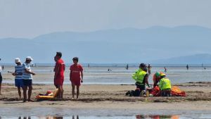 Malore mentre fa il bagno a Grado: rianimata in spiaggia