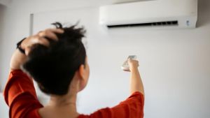 Il caldo pesa sulle bollette: quanto costa tenere acceso il condizionatore tutto il giorno, le simulazioni
