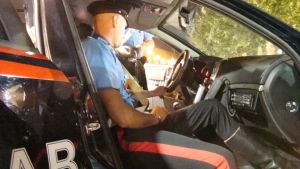 Belluno, truffa del finto poliziotto: i carabinieri la bloccano trasfertista sul treno