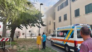 Fiamme in un appartamento a Pontedera